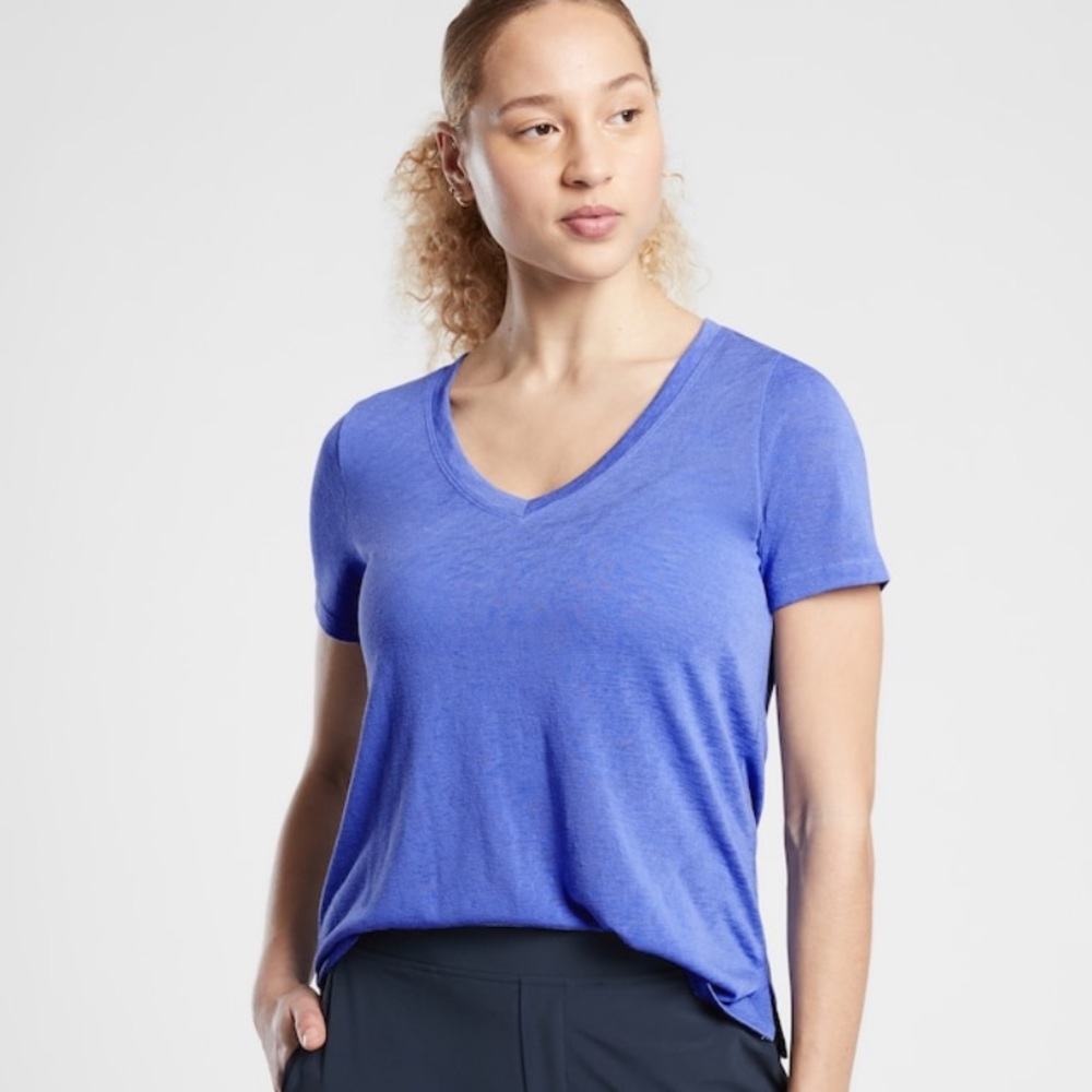 Athleta Breezy Scoop V Neck Tee NWT